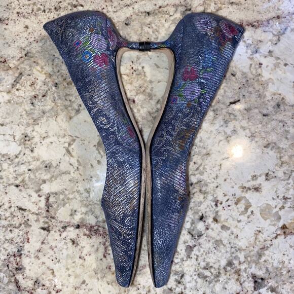 BUTTER Italy $350 1.5" Kitten Heel Gray Floral 6.5 EUC - Picture 6 of 14